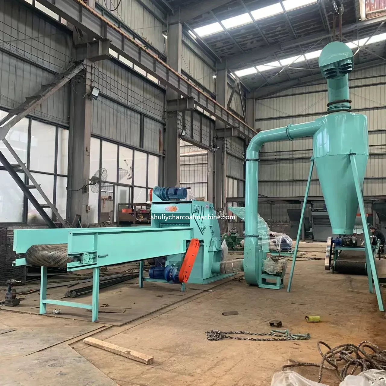Wood board sawdust crusher