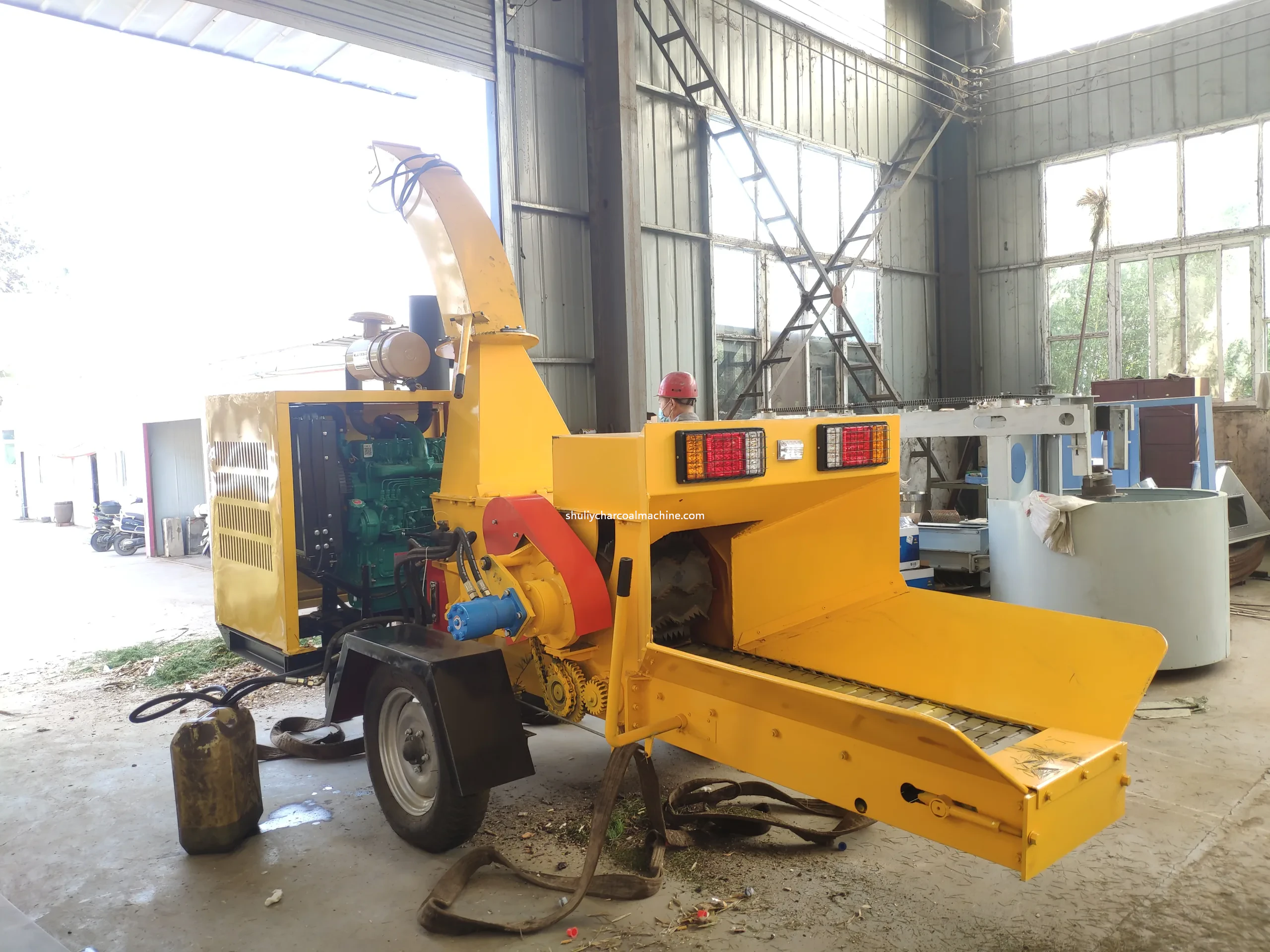 wood tree branches crusher