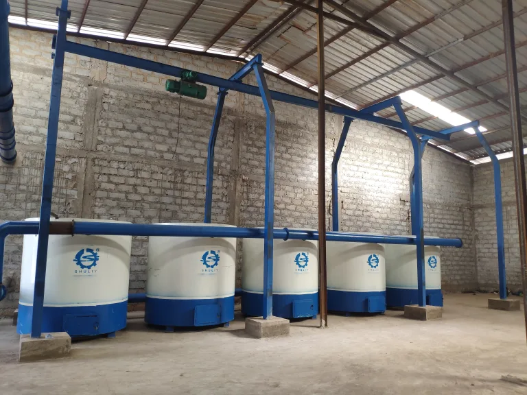 Lift and install the carbonization furnace