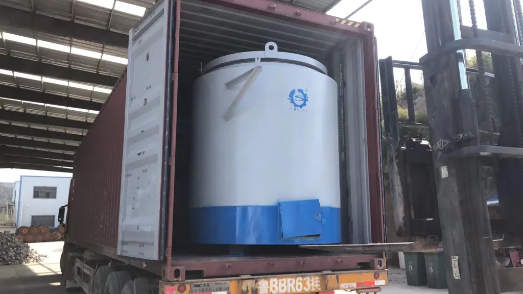Delivery of hoisted carbonization furnace